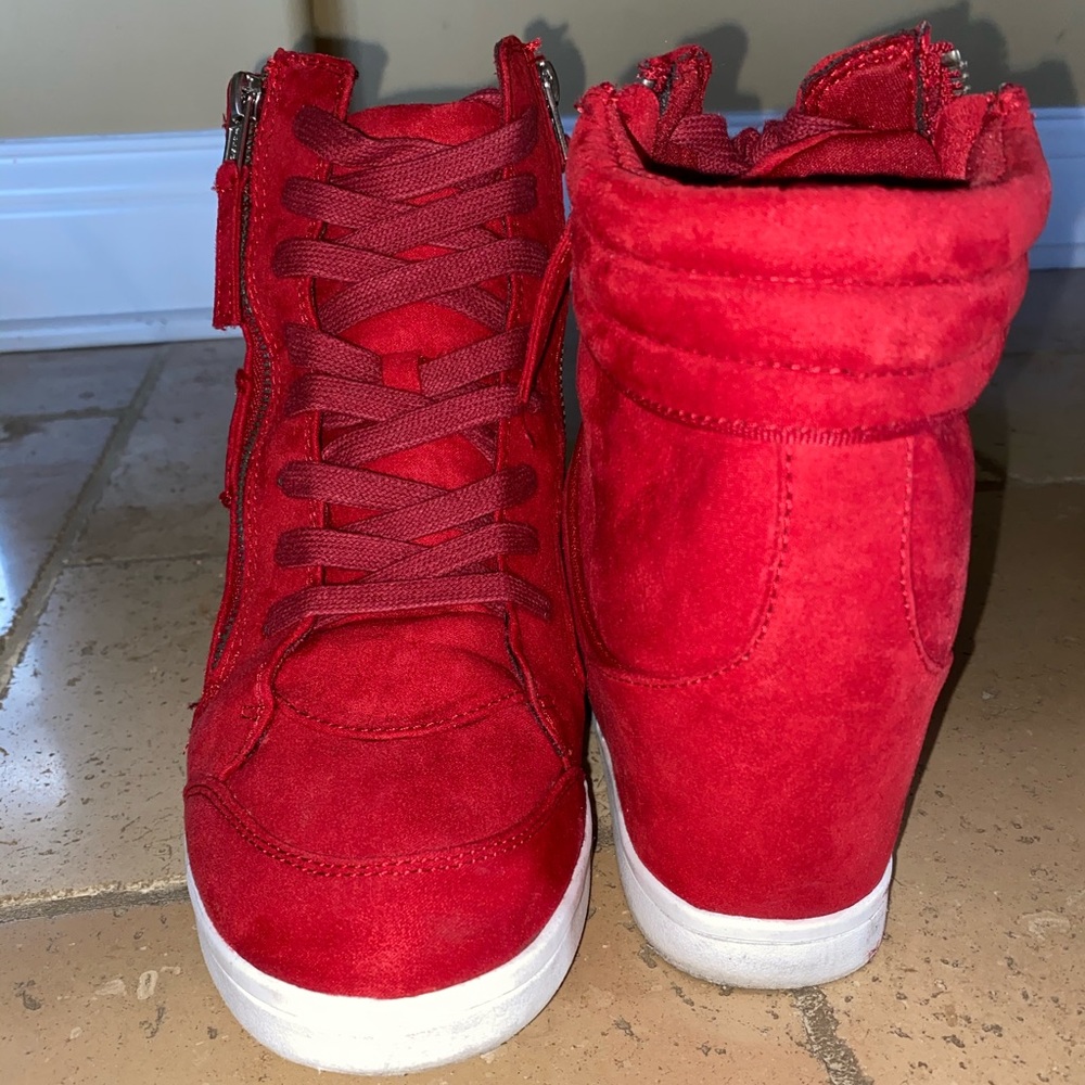 Red wedge shoes